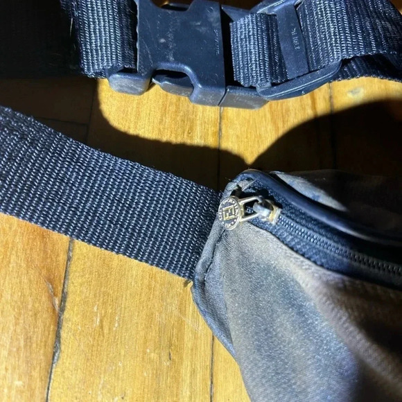 Authentic vintage Fendi waistbag fanny  pack bum bag - Picture 10 of 16